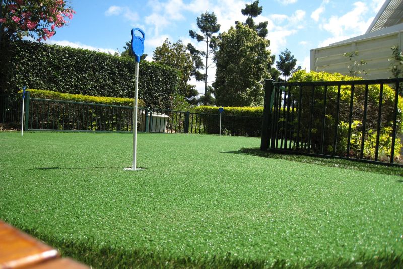 BEST ARTIFICIAL GRASS FOR BACKYARD PUTTING GREEN